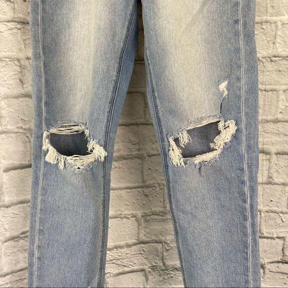 AEO distressed mom jean sz 2 regular - Picture 3 of 12